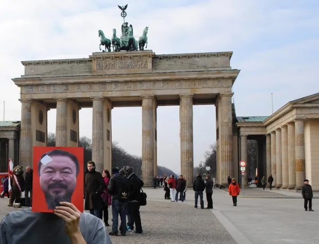 Bild: Ai Weiwei am Berliner Alexanderplatz