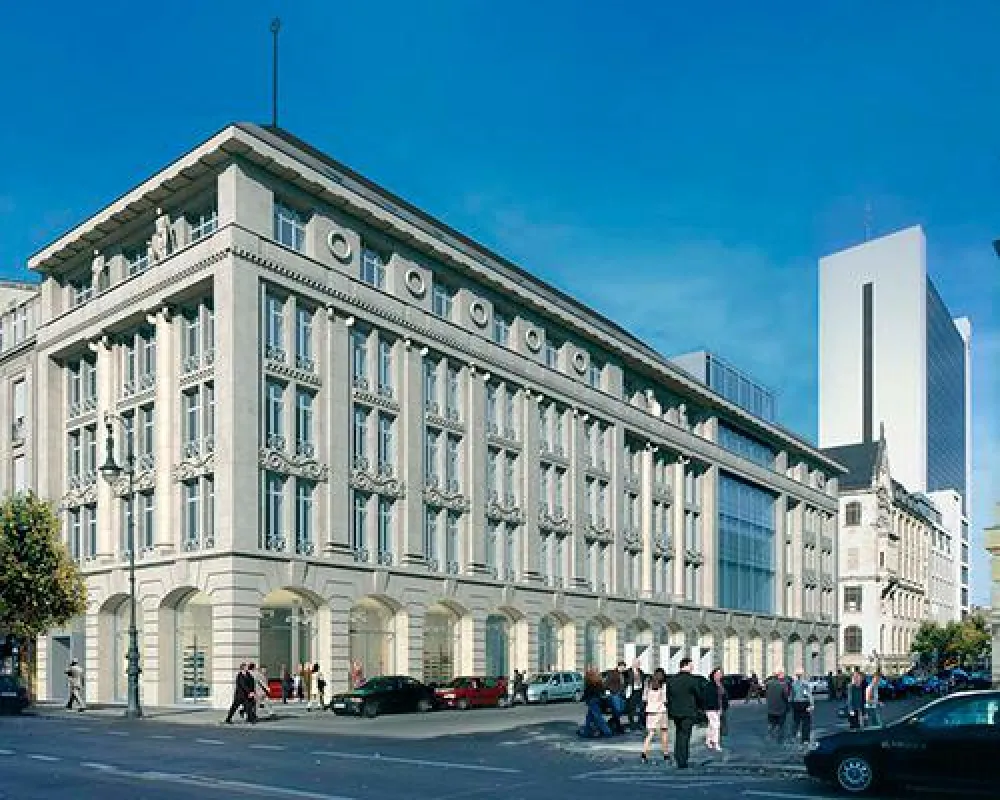 Neuer Business Center: Römischer Hof Unter den Linden, Berlin
