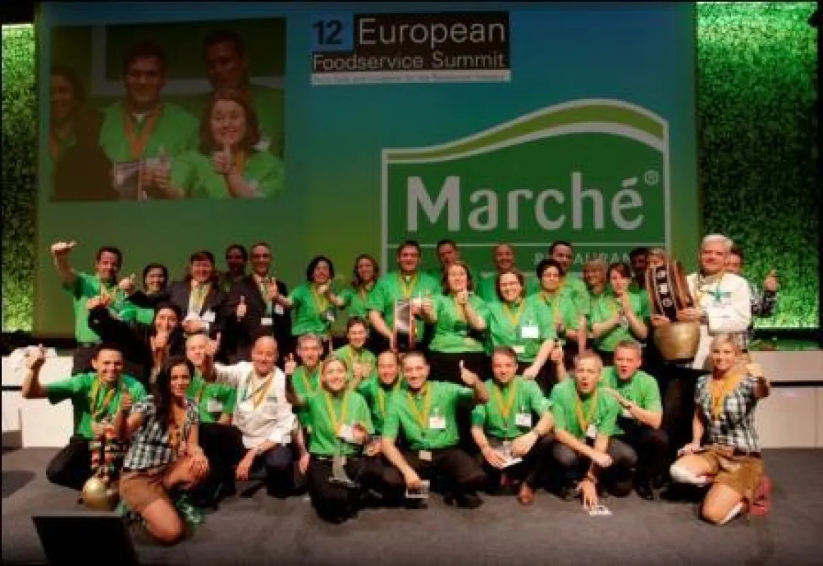 Das Team von Marché International freut sich über den Gewinn des Awards