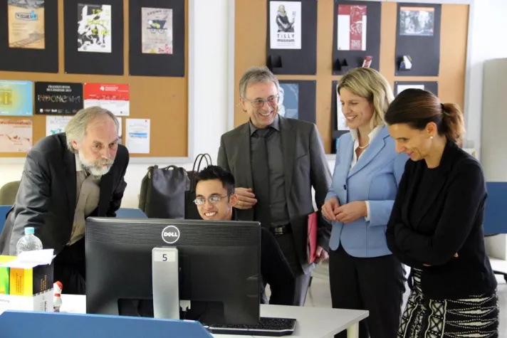 Bild: Bundestagsabgeordnete besucht Eckert Schulen