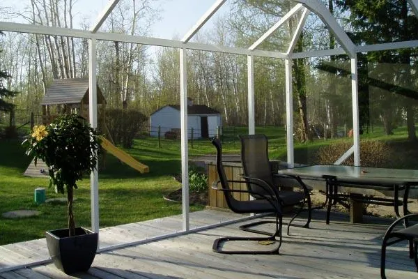 Bild: Wintergarten ohne Glas: Neuartige Gewebe-Konstruktion schützt vor Pollen und Insekten