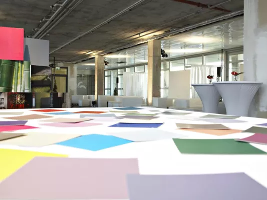 Bild: Erlebnisreihe Büro 2010 mit Motto Nachhaltigkeit. Auftakt 22.2.10 mit „Farb-Harmonie in der Innenarchitektur“.