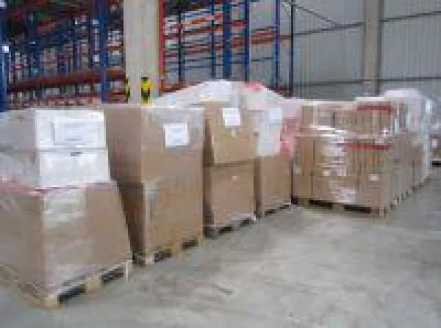 Bild: Ein Sattelzug mit hochwertigen Sanitärartikeln wird in München öffentlich versteigert