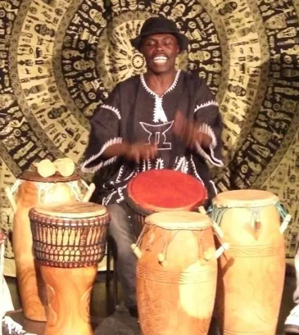 Bild: Trommelworkshop mit Masterdrummer aus Ghana