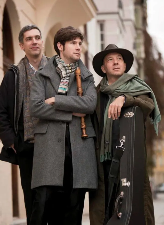 Die Protagonisten des Kammerkonzerts: StefanTemmingh (Blockflöte), Axel Wolf (Laute) und Domen Marinci (Viola da Gamba)