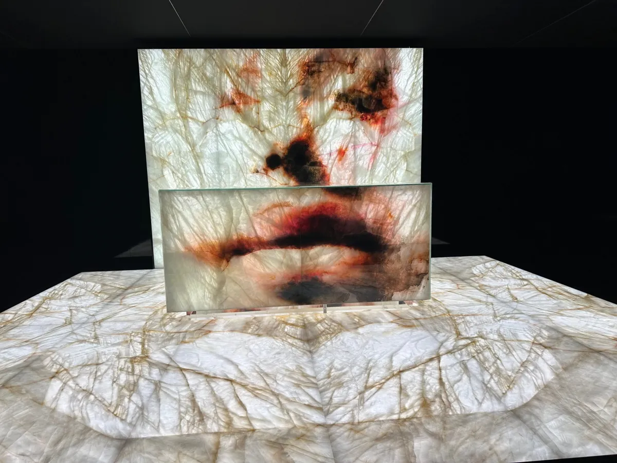 VIP-Installation ‚The Language of Stone – Vision of Art‘ – Antolini × Murran Billi, Marmomac 2025 (© © Design by Torsten Müller)