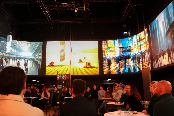 Immersive Medienkunst im Haus der Digitalisierung. Erinnerung und Zukunft – mit künstlicher Intelligenz träumen Bild: Immersive Medienkunst im Haus der Digitalisierung. Erinnerung und Zukunft – mit künstlicher Intelligenz träumen