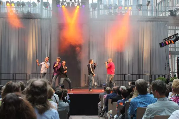 Bild: Füenf beim Sommer im Züblin Haus 2013