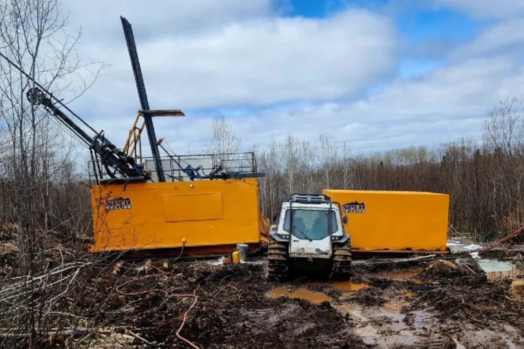 Emperor Metals erweitert hochgradige Goldmineralisierung nahe der Oberfläche auf Duquesne West Bild: Emperor Metals erweitert hochgradige Goldmineralisierung nahe der Oberfläche auf Duquesne West