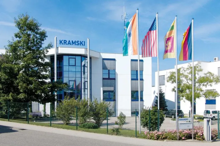 Bild: Qualifizierte Ausbildung weltweit. Kramski GmbH setzt auf eigens ausgebildete Fachkräfte