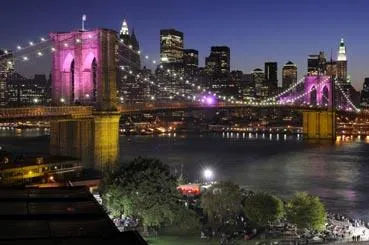 Bild: Jingle Bells und Happy New Year - Das Christkind und das Neue Jahr in New York vom Wasser aus begrüßen