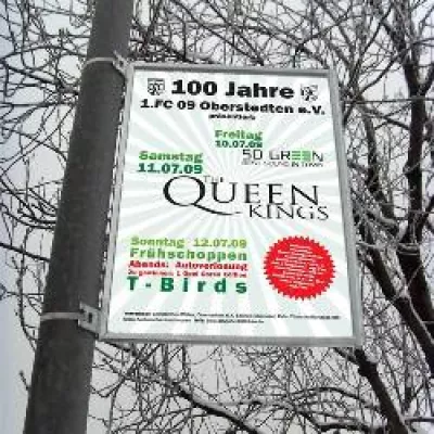 Werbung im öffentlichen Raum - Plakatieren mit Hartfaserplatten Bild: Werbung im öffentlichen Raum - Plakatieren mit Hartfaserplatten