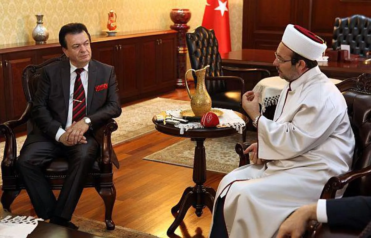 Präsident Prof. Dr. Mehmet Görmez (re) und Vorstand der INGO DMW Günther Meinel (li)