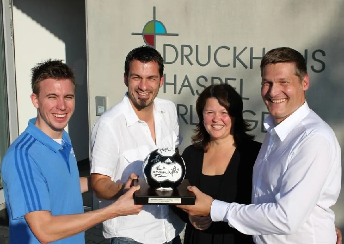 Daniel Stumpf, Christian Fina vom HC Erlangen und Kerstin und Michael Haspel