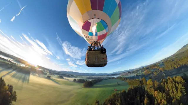 Bild: Ballonfahren südlich von München – zwischen Alpenpanorama und Großstadtflair