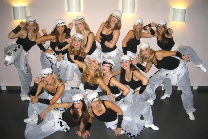 Bild: Dance Deluxe und Dance Delight feiern mit den Füchsen Berlin ersten Heimsieg