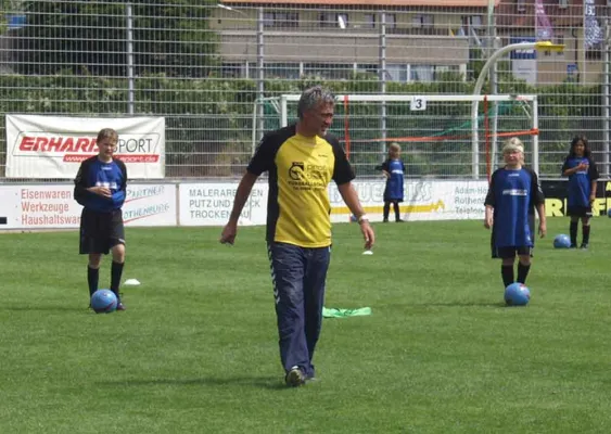 Bild: Spiel, Spass und altersgerechtes Training - die Fußballschule des Profi Soccer Team in Rothenburg
