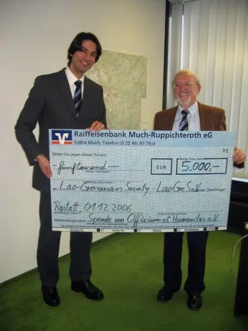 Bild: 5.000 Euro für blinde Schüler in Laos