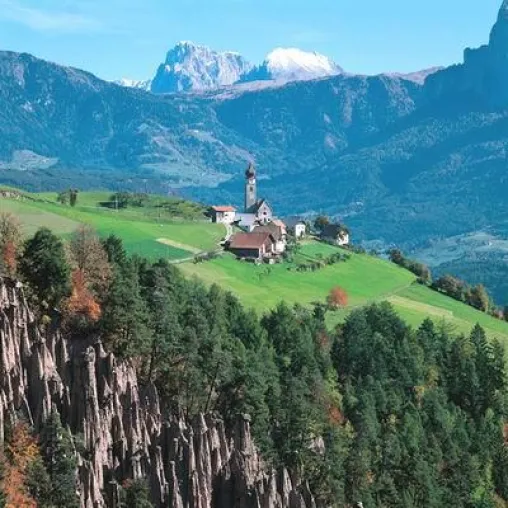 Kastanienweg, Grödner Tal, Seiser Alm - 8-tägige Wanderreise im Herzen von Südtirol Bild: Kastanienweg, Grödner Tal, Seiser Alm - 8-tägige Wanderreise im Herzen von Südtirol