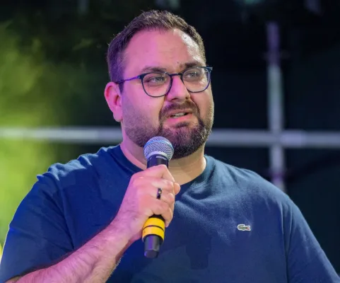 Bild: Kölner gewinnt internationalen Speaker-Slam in Wiesbaden