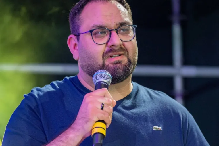 Kölner gewinnt internationalen Speaker-Slam in Wiesbaden Bild: Kölner gewinnt internationalen Speaker-Slam in Wiesbaden