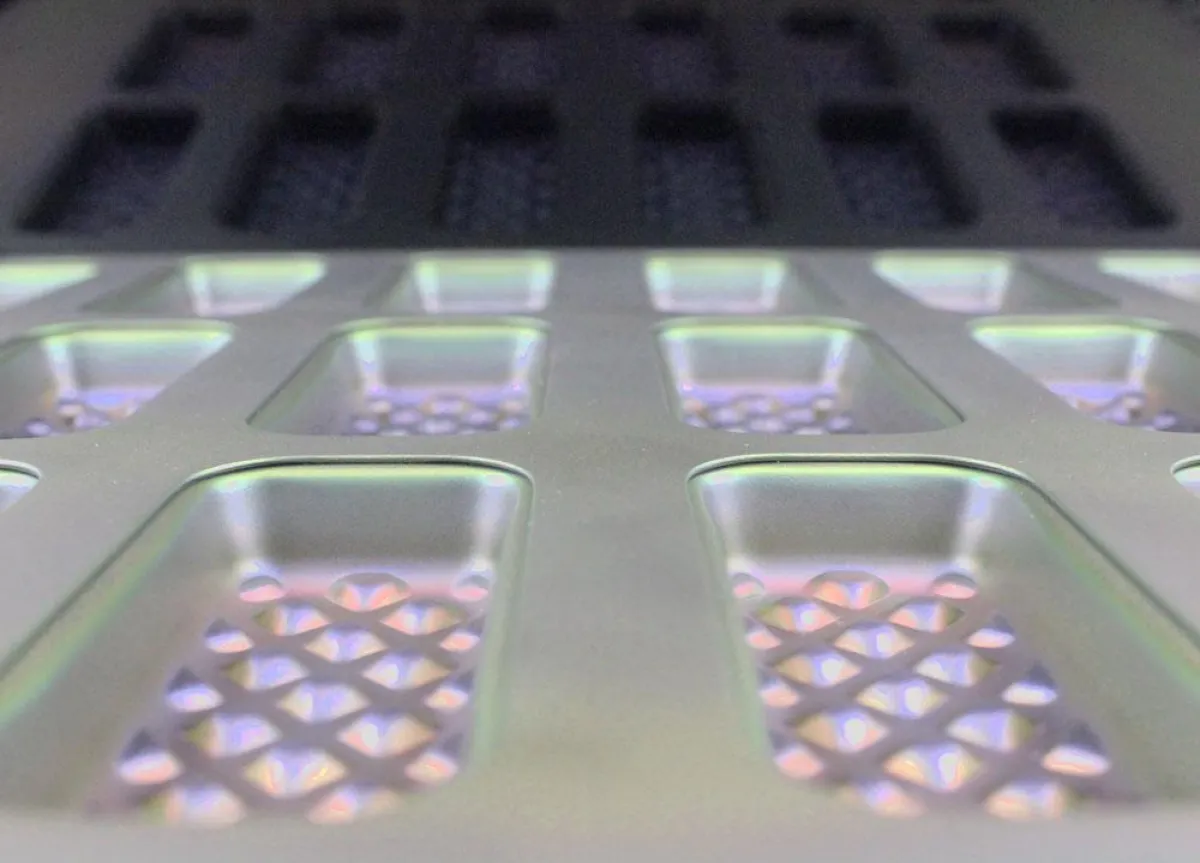 Die STech®-beschichtete Backform überzeugt durch seine easy2clean- und anti-haft-Charakteristik