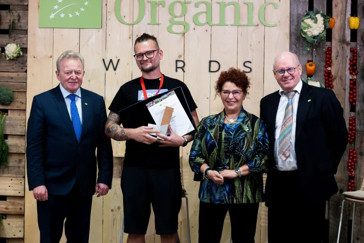 Lebensmittelmarke „J.Kinski“ erhält Organic Award Bild: Lebensmittelmarke „J.Kinski“ erhält Organic Award
