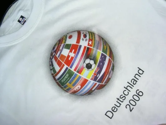 Die ganze Fussball-WM 2006 auf einem T-Shirt Bild: Die ganze Fussball-WM 2006 auf einem T-Shirt