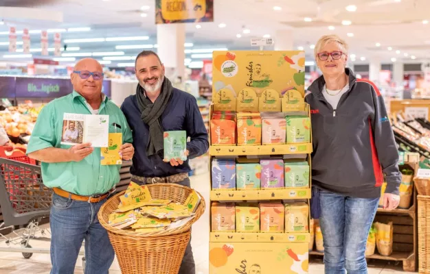 Gourmetkoch Luis Dias präsentiert Food Finisher Spices bei REWE Bild: Gourmetkoch Luis Dias präsentiert Food Finisher Spices bei REWE