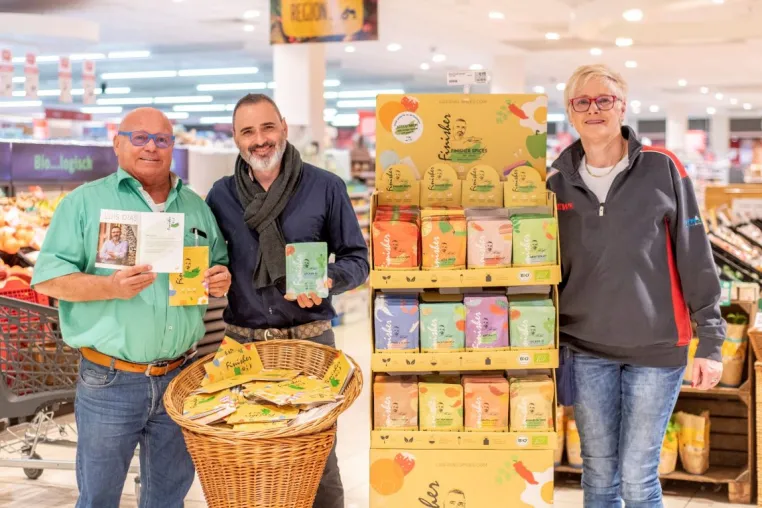 Gourmetkoch Luis Dias präsentiert Food Finisher Spices bei REWE Bild: Gourmetkoch Luis Dias präsentiert Food Finisher Spices bei REWE