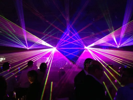 Bild: Lasershow zum 90-jährigen Jubiläum der Zander Gruppe Freiburg