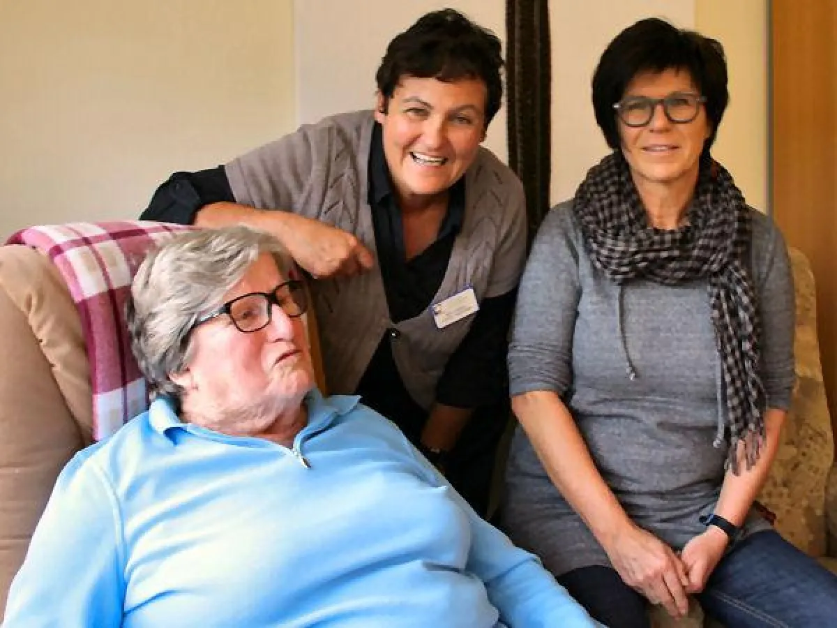 Für Theresia Beier (links) ist die Tagespflege im Franziskuszentrum eine zweie Heimat geworden.