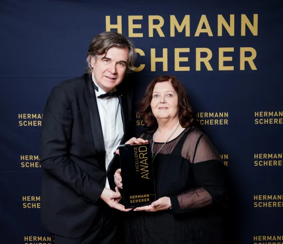 Bild: EXCELLENCE AWARD FÜR GABI BOBOROWSKI – Sie begeisterte Jury und Publikum mit ihrem Vortrag