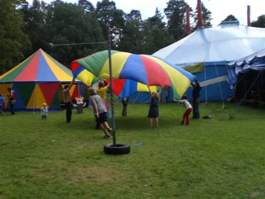 Bild: Hier tanzen die Puppen - Zirkus ganz Spontan in Giesing/Harlaching ab 16.08.2011
