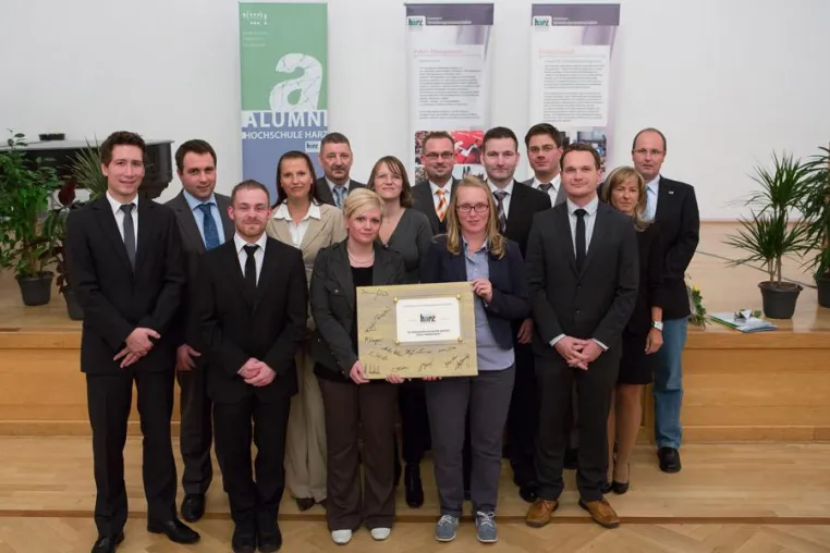 Bild: Erste Absolventen des Master-Studiengangs Public Management der Hochschule Harz verabschiedet