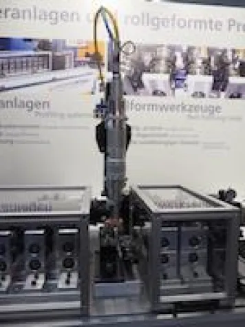 Bild: PROFILMETALL auf der Euroblech: Verfahrensinnovation Rollformen mit Faserlaser sorgt für große Resonanz