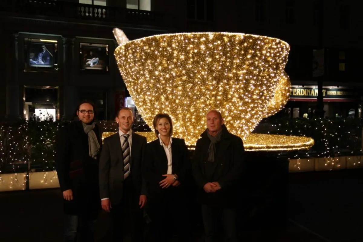 Leuchtender Kaffeegenuss bei der Kurkonditorei Oberlaa am Neuen Markt