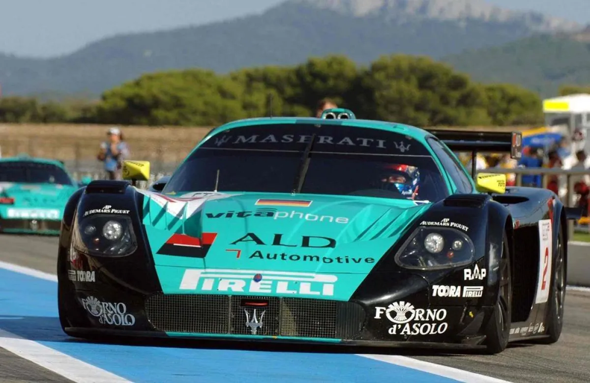 Mit ihren Maserati MC 12 sicherte sich das Vitaphone-Racing-Team die Doppel-Weltmeisterschaft der FIA-GT-Serie