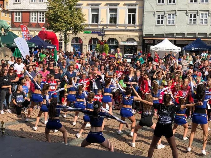 Bild: 80.000 Menschen strömten zur bundesweite Aktion MENSCHEN BEWEGEN 2019