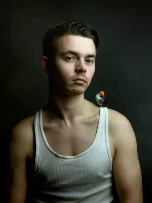 Bild: Man + Appearance » Mannsbilder « von Jaap de Jonge im mz project room maia zinc Berlin