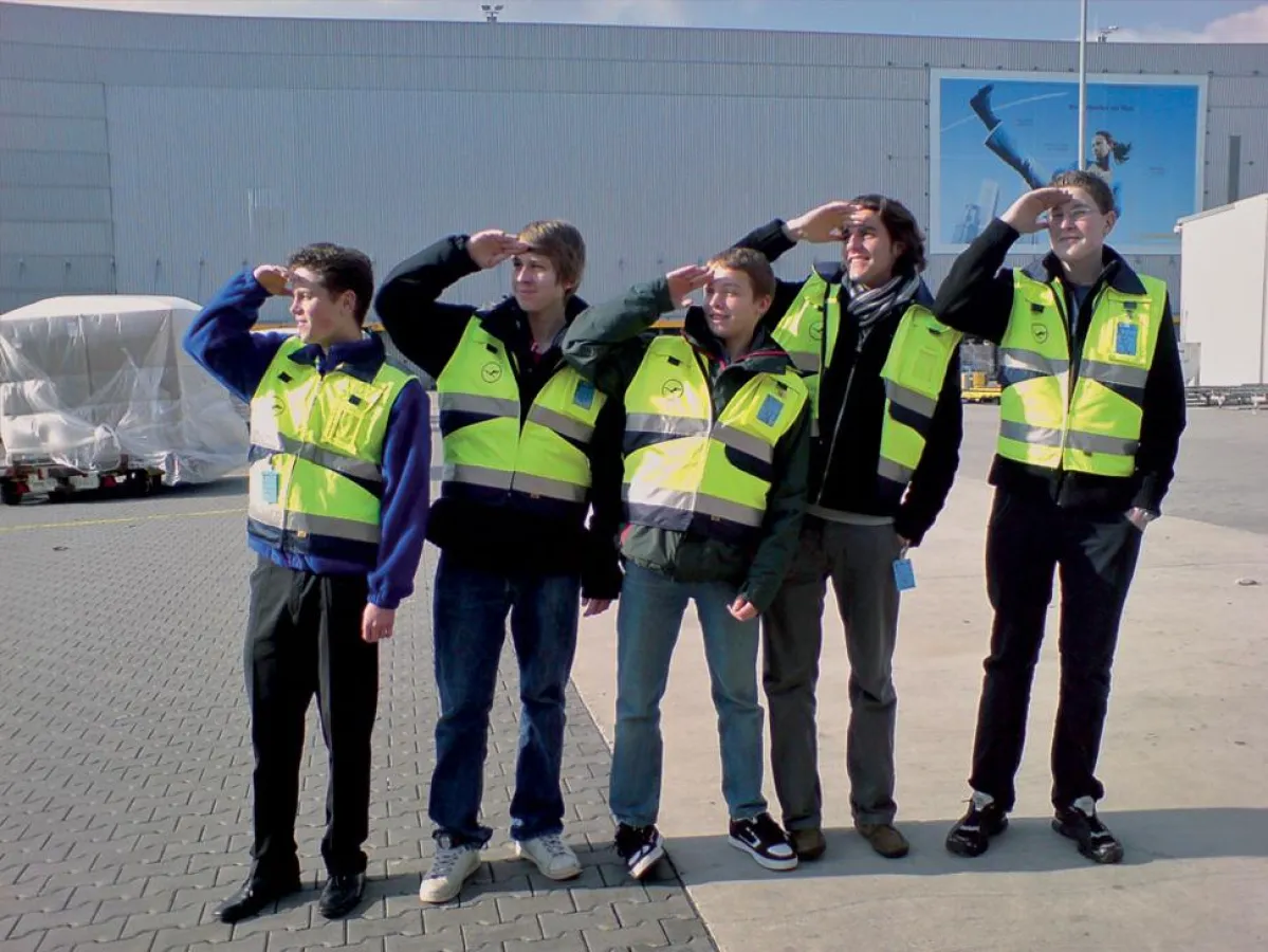 Schüler erleben ein führendes Luftfahrtunternehmen hautnah