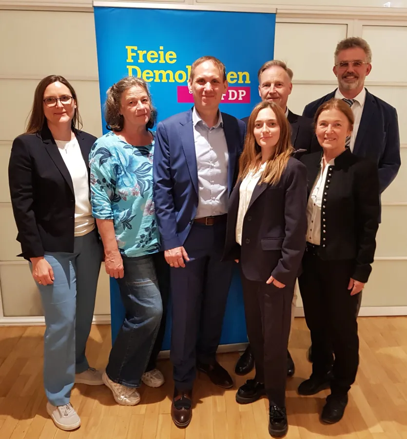 Der Vorstand der FDP Haar wurde neu gewählt. Peter Siemsen (3. von links) bleibt Ortsvorsitzender. (© FDP Haar)