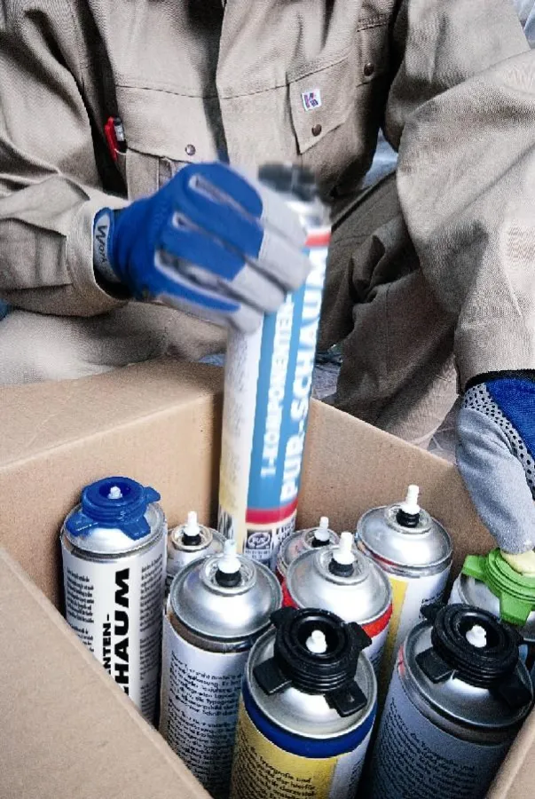 Die Handwerksbetriebe in Wesel verdoppelten ihre Sammelleidenschaft füg gebrauchte PUR-Schaumdosen.