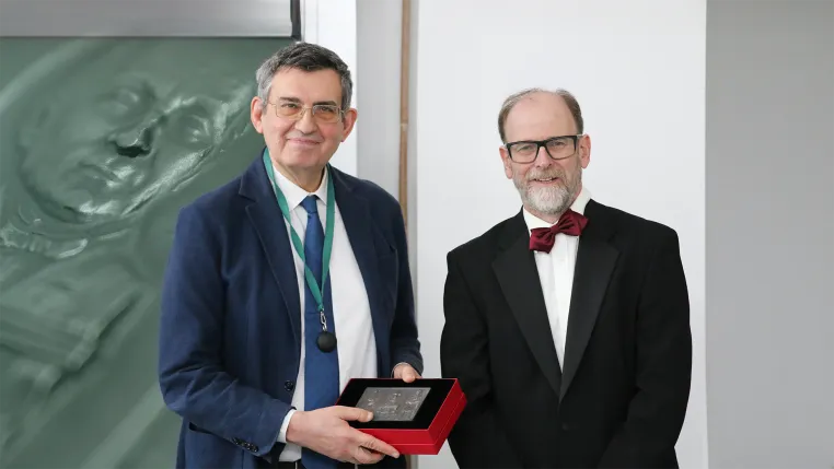 Bild: Luigi Ambrosio mit Wissenschaftspreis der Teubner-Stiftung geehrt