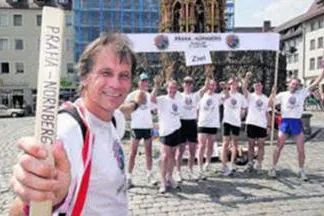 Bild: "Via Carolina Lauf" verbindet die Partnerstädte Prag und Nürnberg mit einem Nonstop-Staffellauf