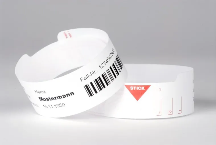 Bild: Caritas-Krankenhaus St. Josef führt Patientenarmbänder ein