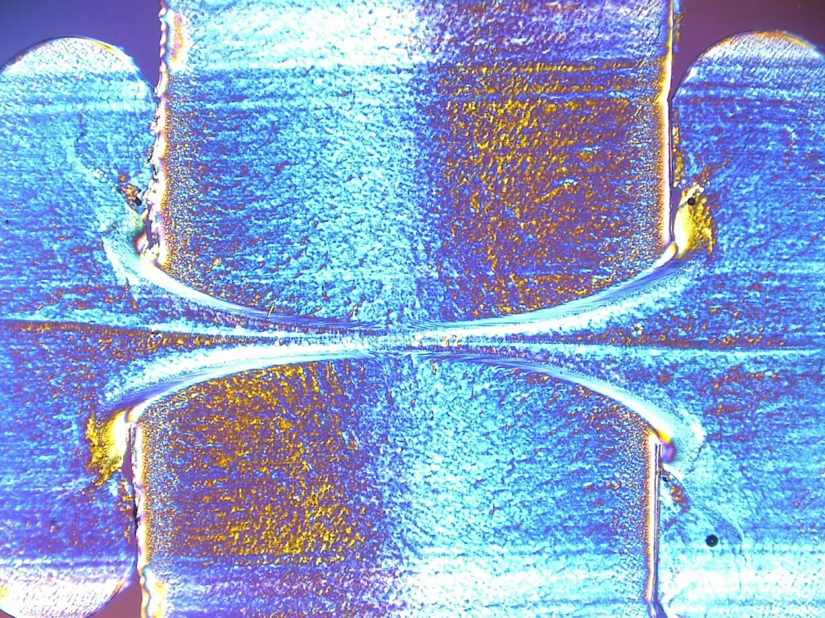 Schweißnaht unter Mikroskop © Universität Paderborn