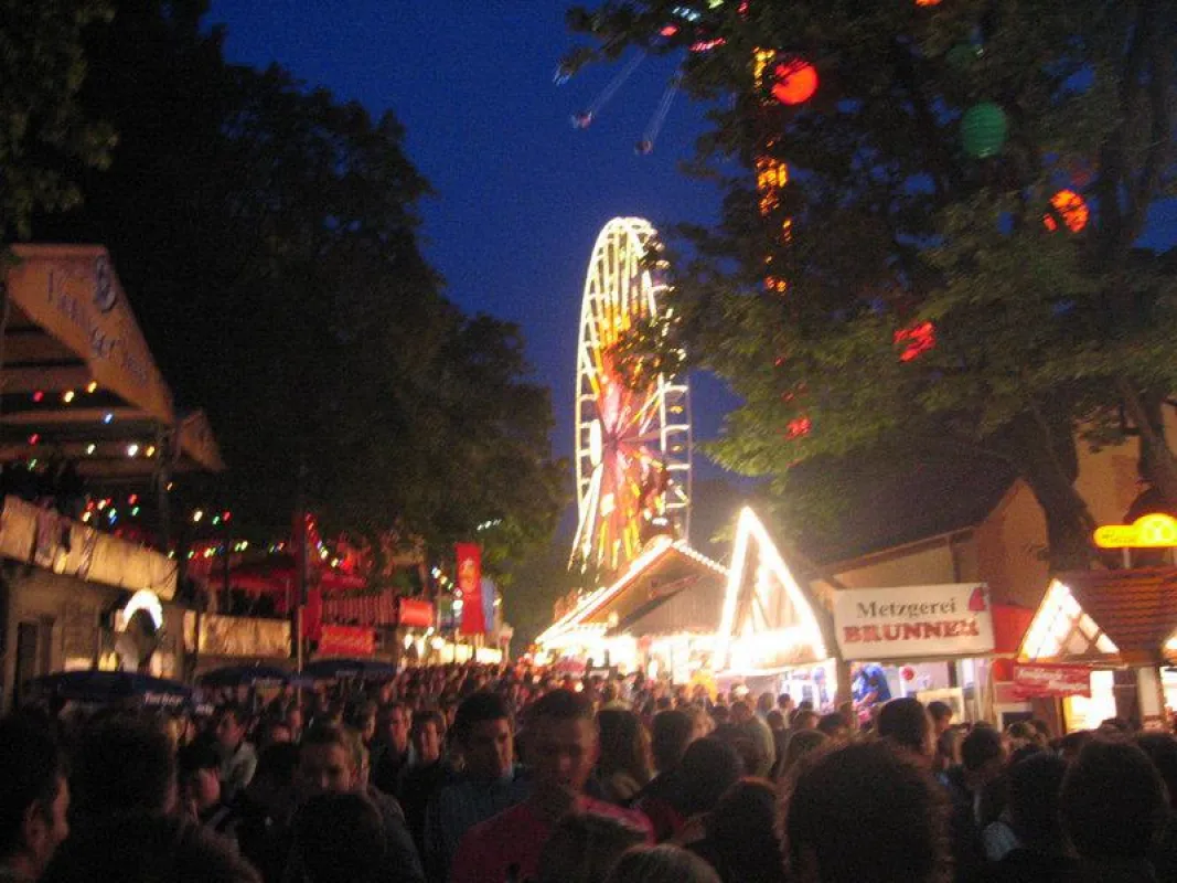 Riesenrad als Wahrzeichen der Erlanger Bergkirchweih