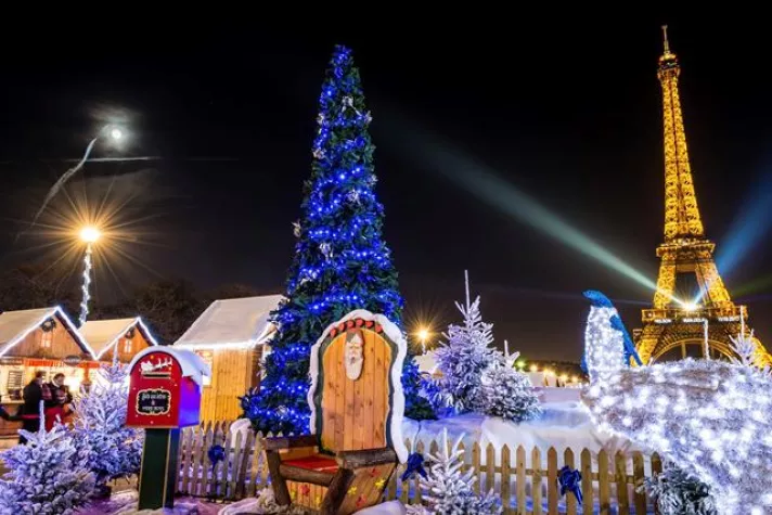 Bild: Hand in Hand zu romantischen Weihnachtsmärkten