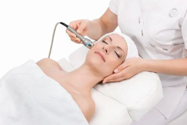 Bild: Gesichtsbehandlung Neu mit Ultraschall in Chemnitz